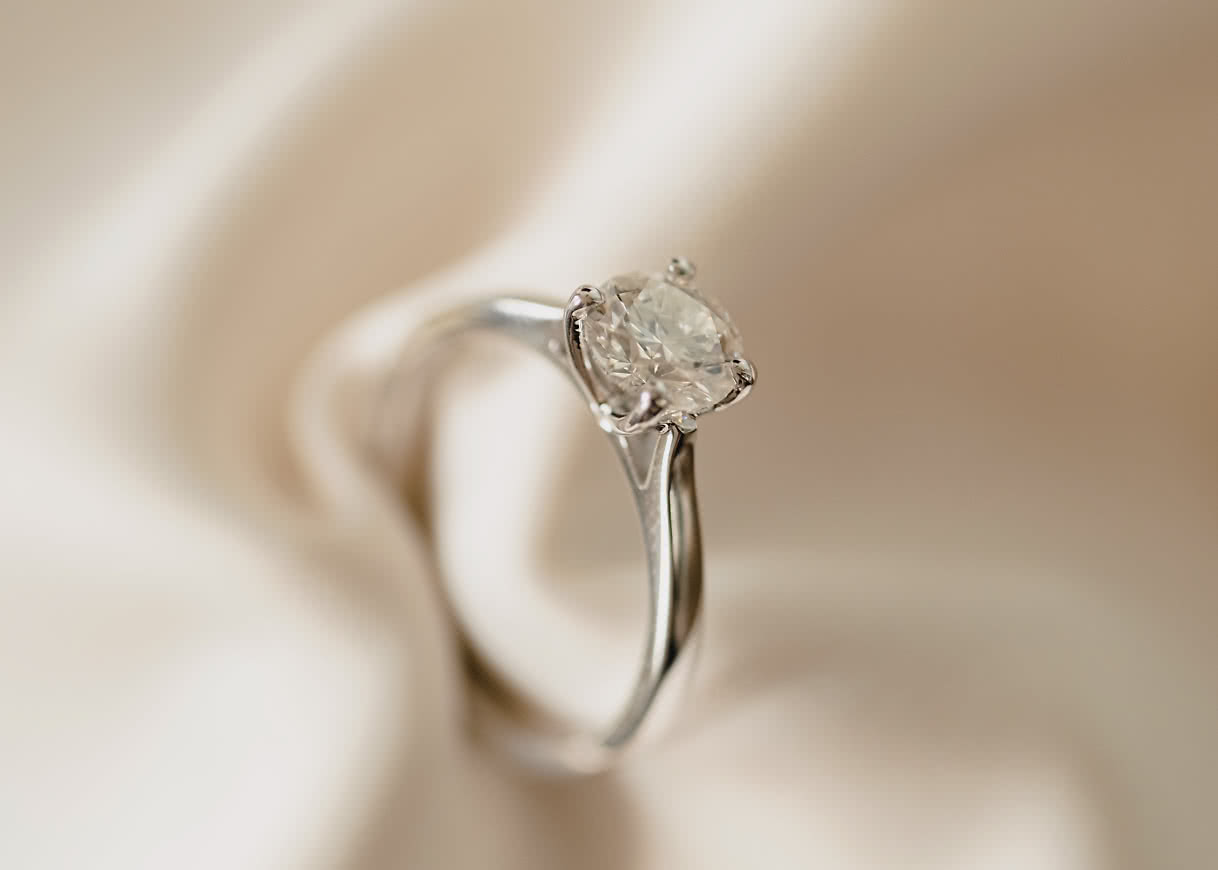 Amy | Engagement Ring With Bright Sparkle From Diamond | VANBRUUN